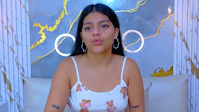 Snapshot of NIKIBUNNY chatting on 12-17-25, 12:32 NIKIBUNNY online show from 12-17-25, 12:32