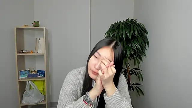 TiaraGaluski online show from 11-22-25, 09:41