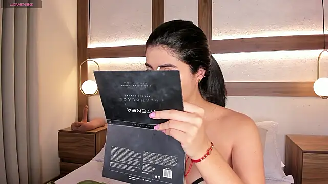 SarhaVega online show from 01-18-26, 01:36