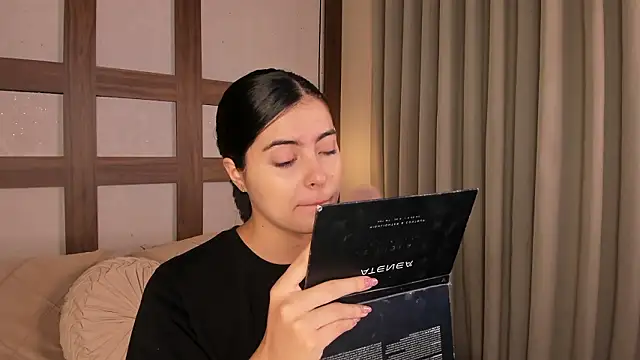 SarhaVega online show from 03-07-26, 12:21