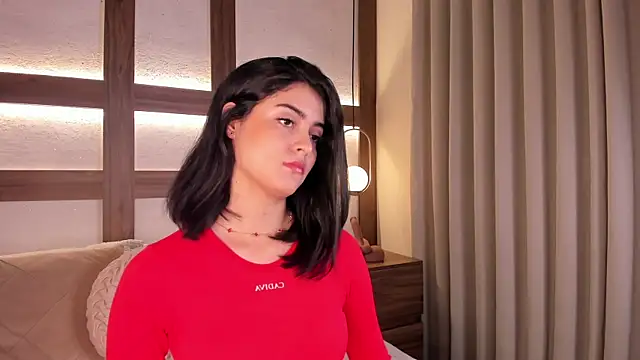 SarhaVega online show from 12-18-25, 01:37