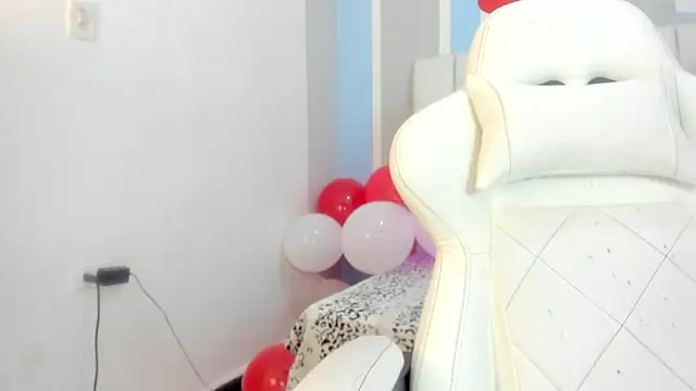 mask red girl online show from 02-23-26, 12:39