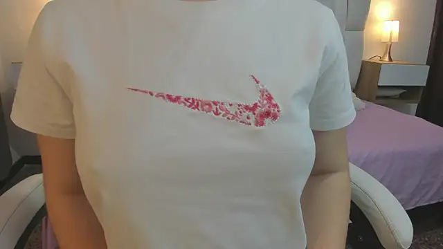 mask red girl online show from 03-10-26, 12:42