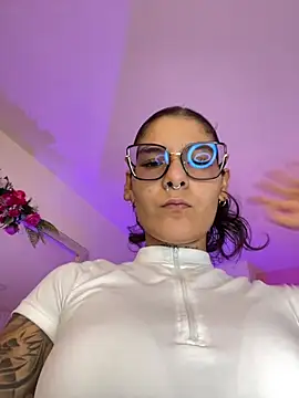 LauraRaider online show from 06-21-26, 12:38