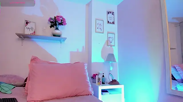 LauraRaider online show from 03-07-26, 08:03