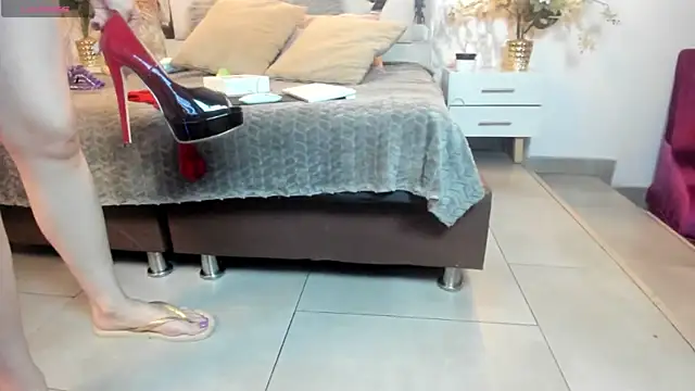 Mysterius Woman online show from 12-21-25, 01:02