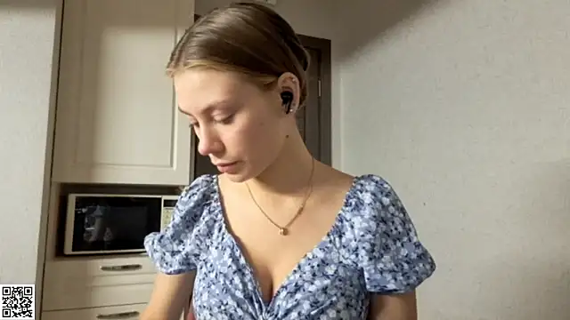 Snapshot of JessHunterti chatting on 11-23-25, 02:27 JessHunterti online show from 11-23-25, 02:27