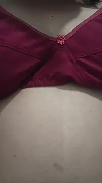 SameeraReddy19 online show from 04-13-26, 09:46