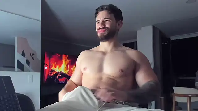 Valenthino Salvatore online show from 04-10-26, 03:35