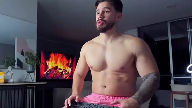 Valenthino Salvatore online show from 04-16-26, 03:51