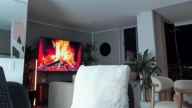 Valenthino Salvatore online show from 03-13-26, 03:44