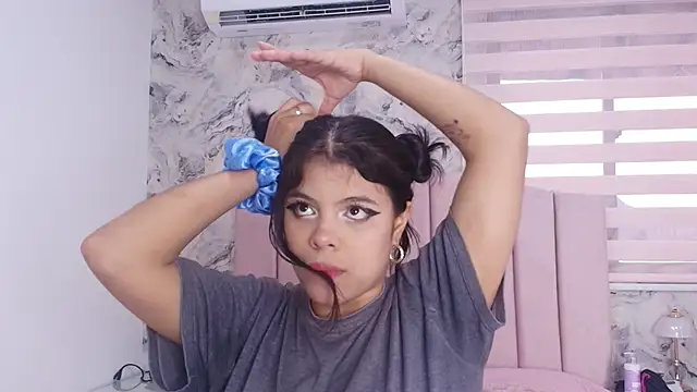 Snapshot of katsumi_yan chatting on 12-14-25, 07:30 katsumi yan online show from 12-14-25, 07:30