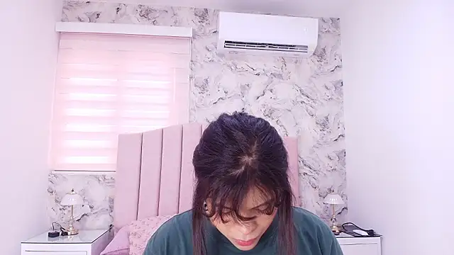 Snapshot of katsumi_yan chatting on 02-24-26, 07:15 katsumi yan online show from 02-24-26, 07:15