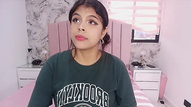 Snapshot of katsumi_yan chatting on 12-21-25, 07:15 katsumi yan online show from 12-21-25, 07:15