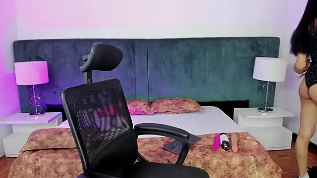 Snapshot of CleoColliva_ chatting on 02-11-26, 04:34 CleoColliva online show from 02-11-26, 04:34