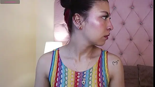 Hillary Thomson online show from 11-24-25, 01:00