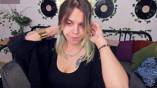 LiraBelle online show from 11-24-25, 03:28