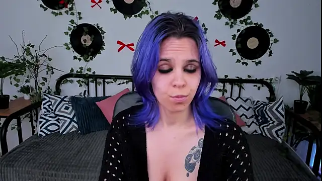 LiraBelle online show from 04-20-26, 03:24