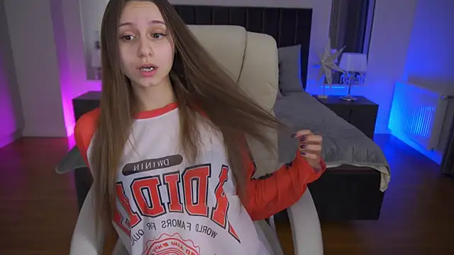 TinyNatalie online show from 02-17-26, 03:26