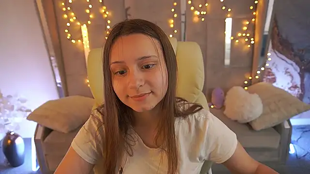TinyNatalie online show from 05-25-26, 12:37
