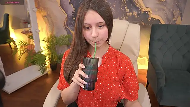 TinyNatalie online show from 05-26-26, 01:53