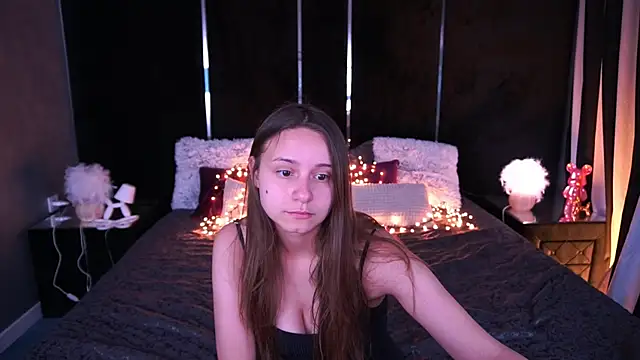Snapshot of TinyNatalie chatting on 06-21-26, 06:41 TinyNatalie online show from 06-21-26, 06:41