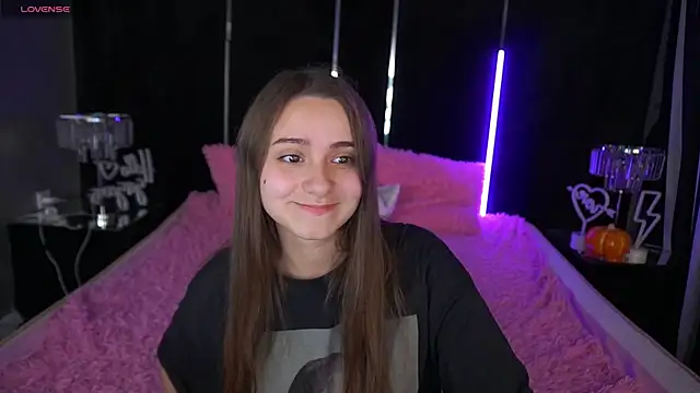 TinyNatalie online show from 11-26-25, 03:01