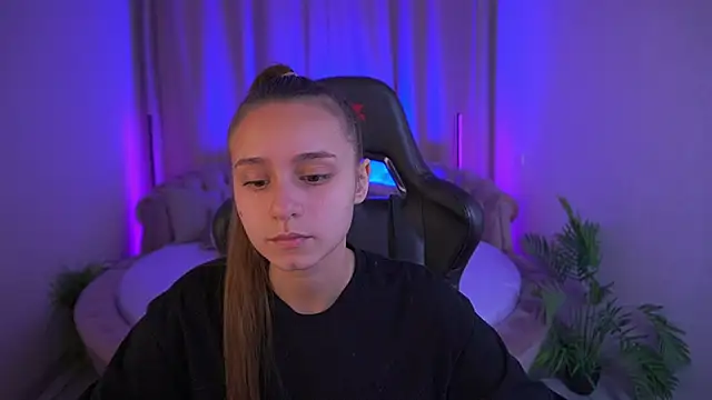 TinyNatalie online show from 11-24-25, 07:08