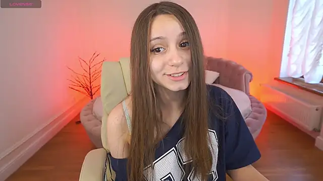 TinyNatalie online show from 04-11-26, 06:43