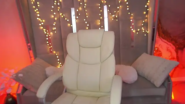 TinyNatalie online show from 04-28-26, 12:42