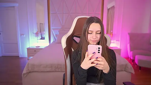 TinyNatalie online show from 02-12-26, 08:03