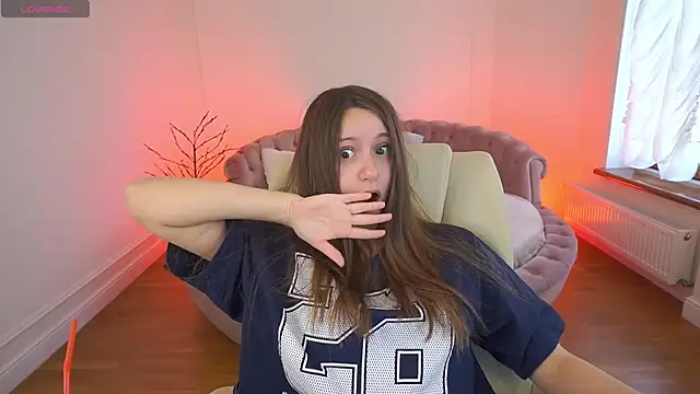 TinyNatalie online show from 04-11-26, 07:45