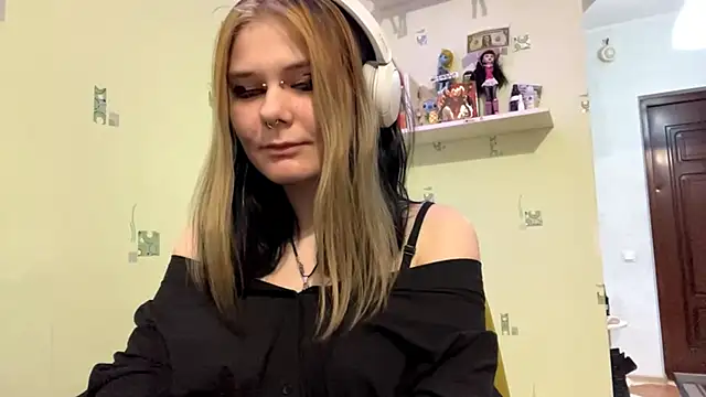 TraceeSchutt online show from 12-17-25, 08:14