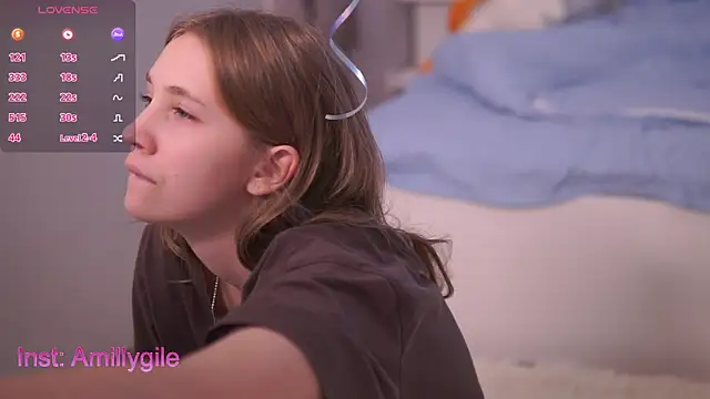 Snapshot of AmillyGile chatting on 01-16-26, 08:18 AmillyGile online show from 01-16-26, 08:18