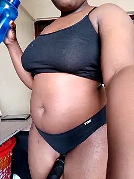 QuuenLeesa online show from 11-24-25, 12:27