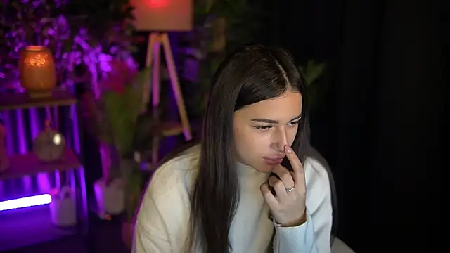 LuxeAvelyn online show from 11-25-25, 11:54