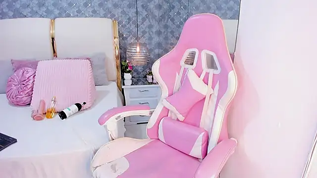 ThianaGarcia online show from 01-17-26, 01:47