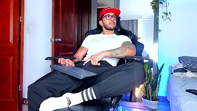 JotaCeliz online show from 12-16-25, 05:28