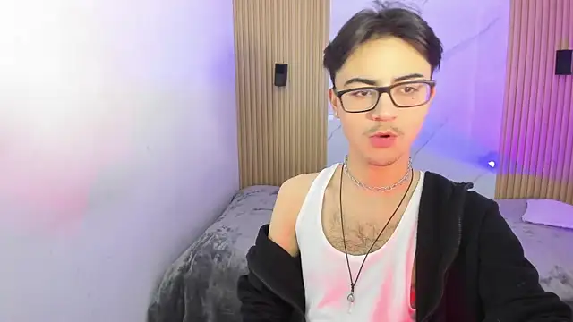 Im Dayros online show from 12-18-25, 03:55