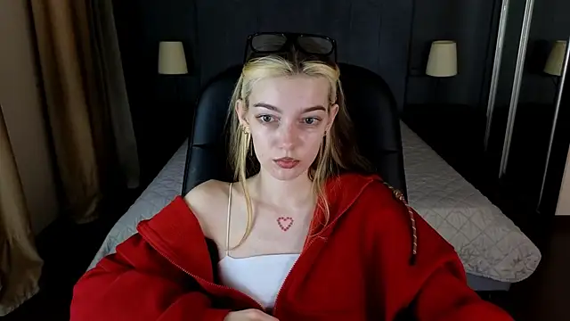 MILLIE MUR online show from 12-21-25, 05:09