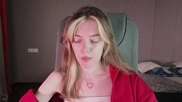 MILLIE MUR online show from 12-22-25, 05:29