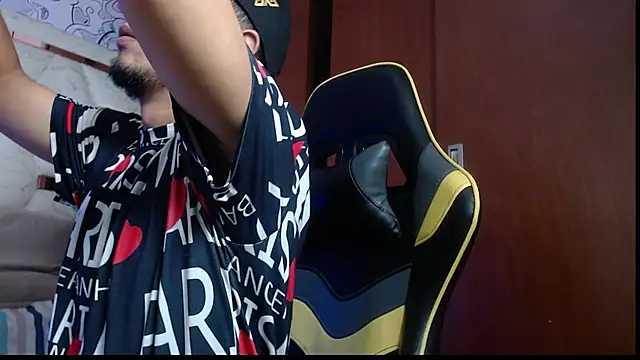 Couple wildd  online show from 12-20-25, 08:44