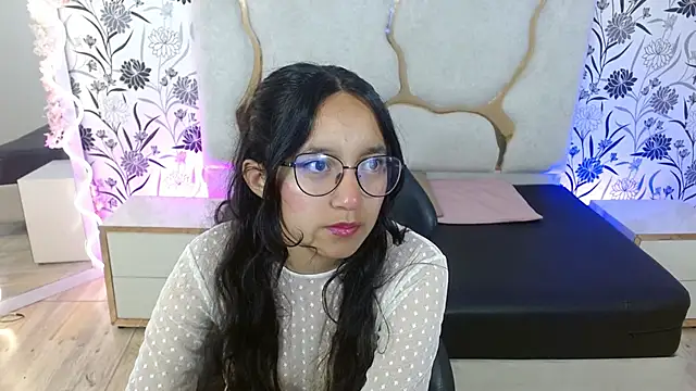 rosee tay1 online show from 12-15-25, 03:34