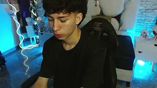 kaelwolf tay online show from 12-14-25, 07:41