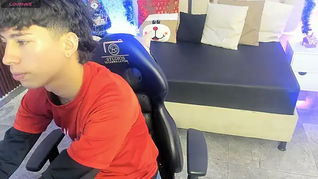 kaelwolf tay online show from 12-19-25, 07:27