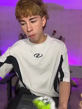 kaelwolf tay online show from 04-11-26, 07:06