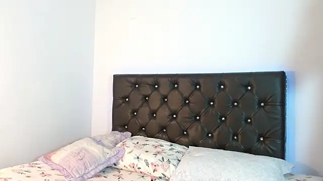 Ameliejoness  online show from 05-10-26, 08:11