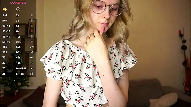 Snapshot of ToyaPletz chatting on 02-10-26, 07:35 ToyaPletz online show from 02-10-26, 07:35