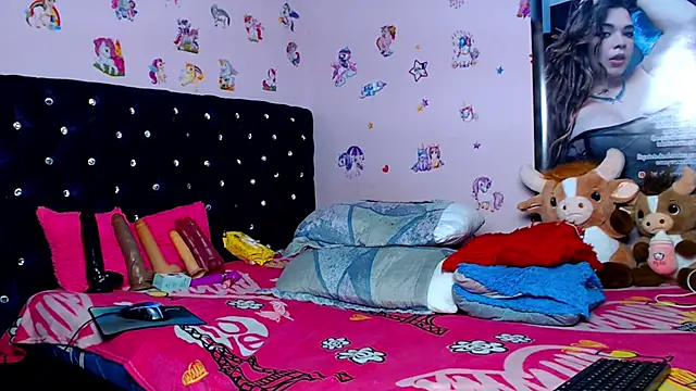 ShantalTsFox online show from 05-10-26, 01:53