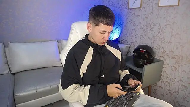 LoganFoster  online show from 01-06-26, 08:24